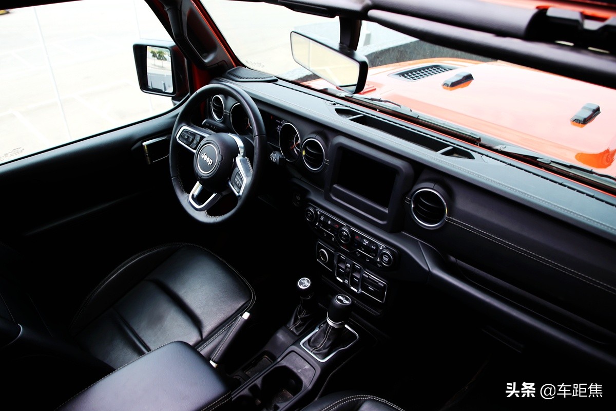 感受牧马人第一视角,牧马人沉浸式体验白色内饰