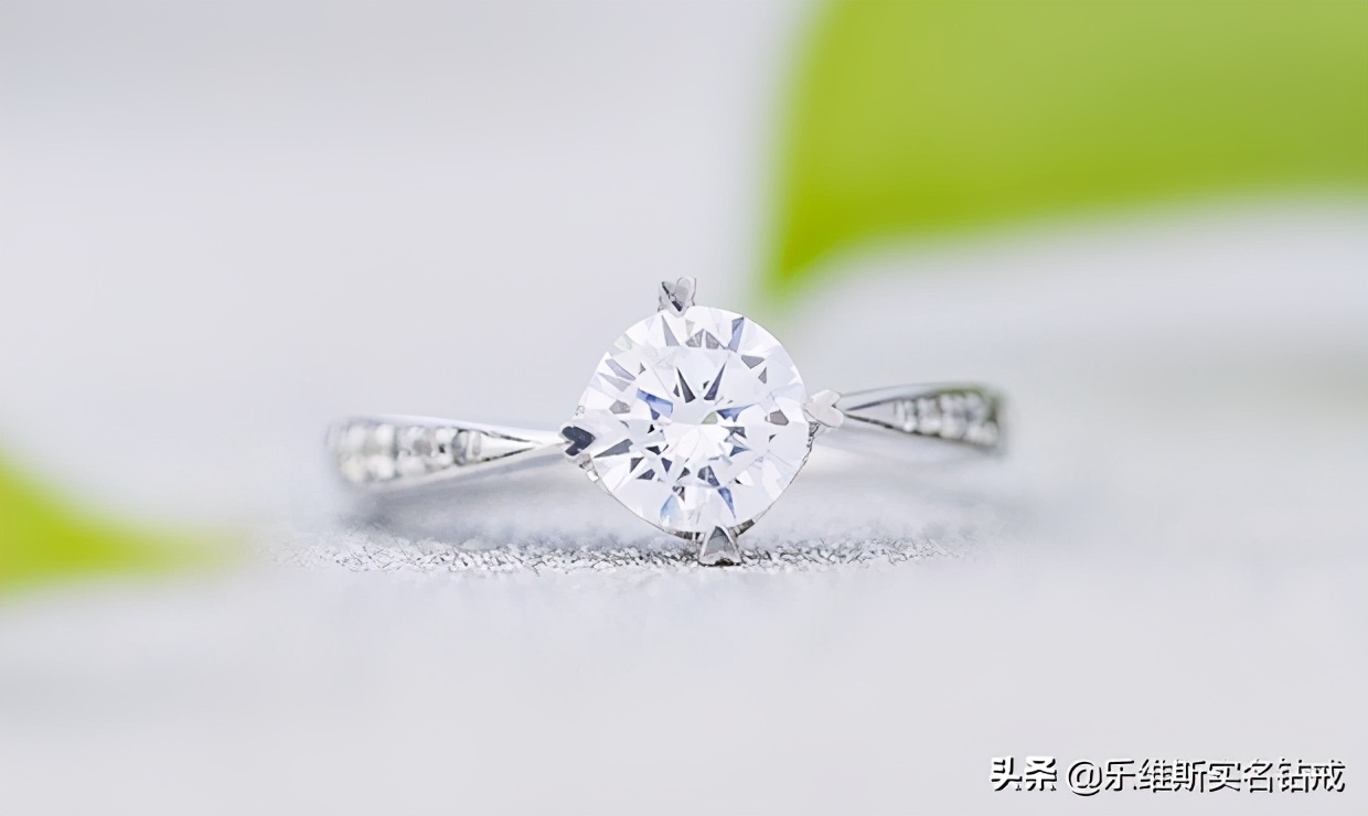 求婚钻戒和订婚钻戒可以用一个吗,订婚钻戒和结婚钻戒的区别