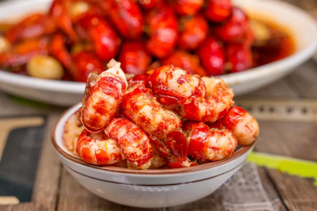 口*爆口**汁！这家店凭借「巨无霸烤羊腿」风靡绵阳！吃了整整7年