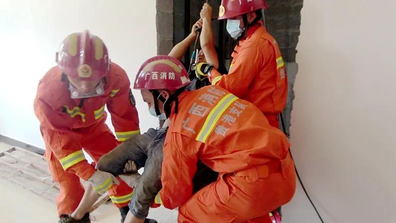 报告文学六：火焰蓝，盛开英雄之花——记贵港消防“全国青年岗位能手”王浩