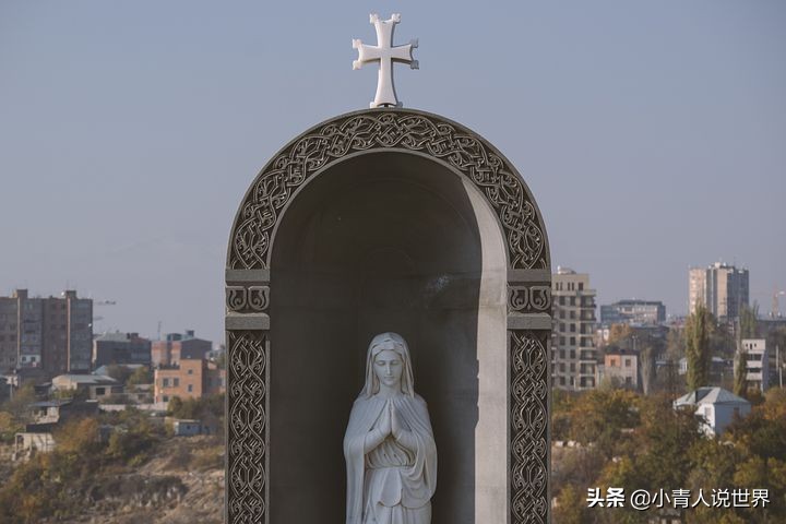 跟阿塞拜疆干架的亚美尼亚，真的很弱吗？它是个怎样的国家？