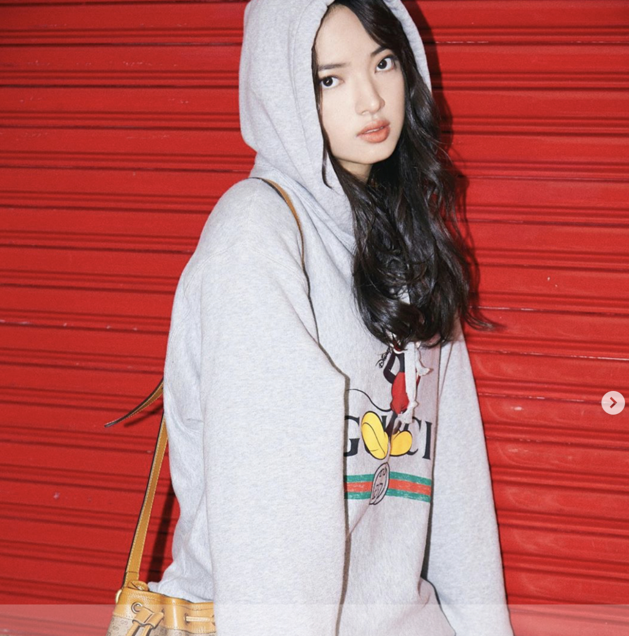 宋慧乔穿黑色v领,35岁宋慧乔穿搭