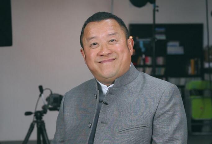 刘德华是香港明星足球队的成员吗,香港明星足球队刘德华踢球