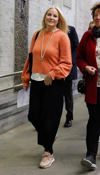 皇家时尚凯特米德尔顿,阿奇哈里森视频