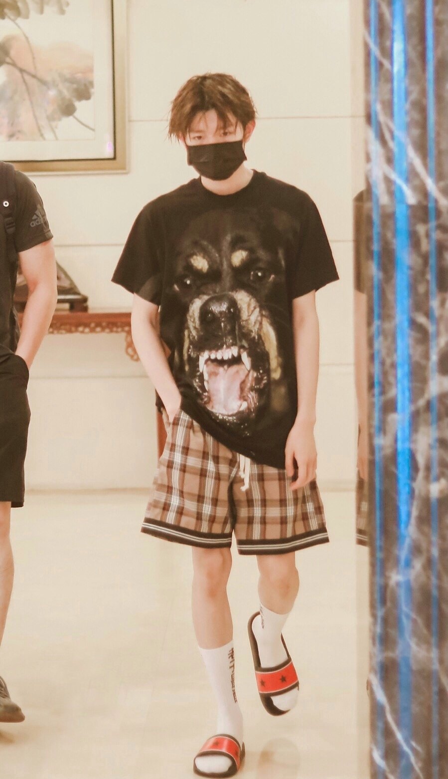 王一博和王源穿黑色衣服,高定王源王一博