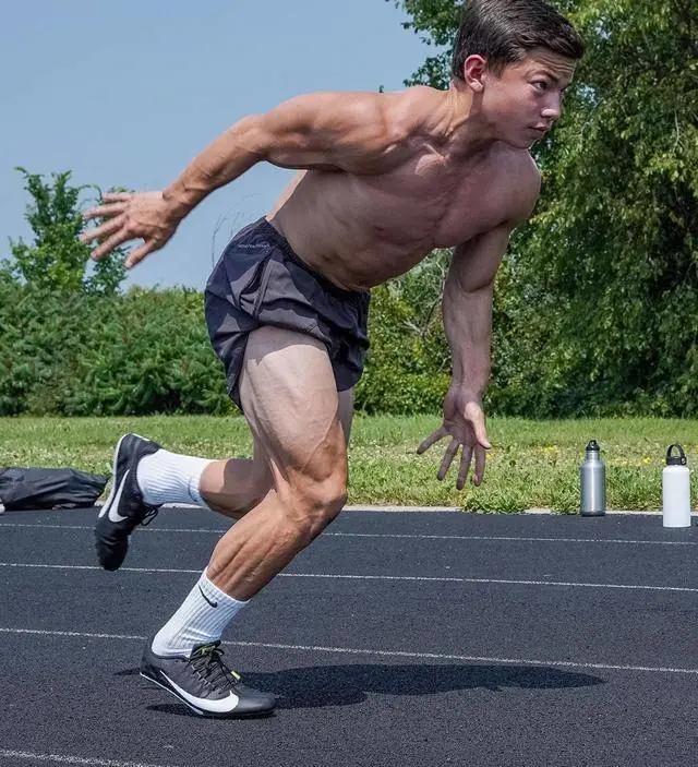 19岁男生健身太壮被人嘲笑,18岁瘦子健身被嘲笑