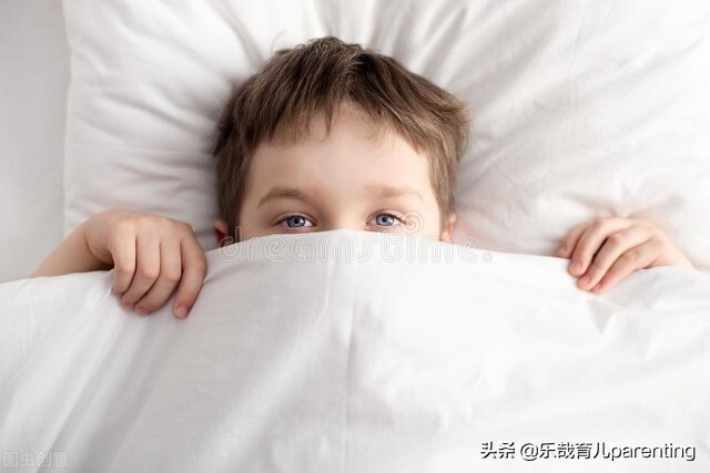 孩子怕黑怎么办怎么克服,孩子晚上怕黑怎么办用什么灯