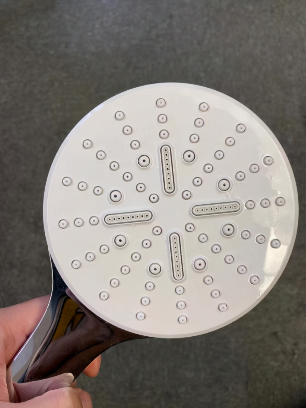 有了增压花洒不用愁,有了恒温热水器恒温花洒