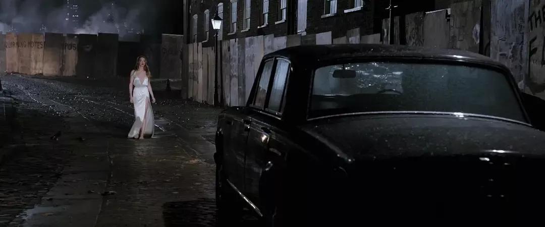 删减42分钟才上映,这部冷门片既香艳又惊艳