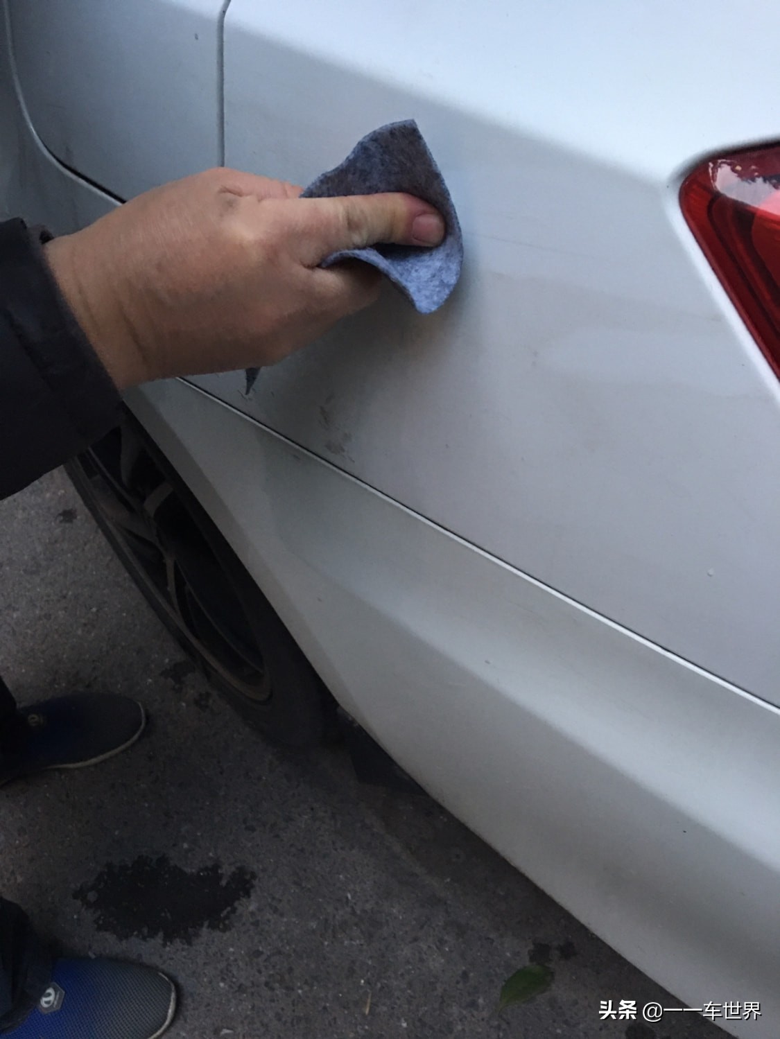 汽车划伤去4s店还是外面好,汽车的车漆划伤维修方法