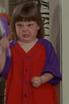 无知父亲,无知家长给新生儿刮胎脂