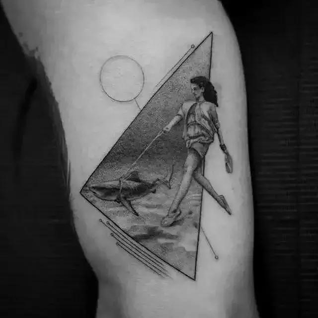 会动的纹身满背,会动的纹身是什么样子的