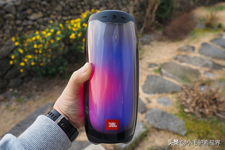 闪烁的灯光音响,jbl蓝牙音箱pulse4评测
