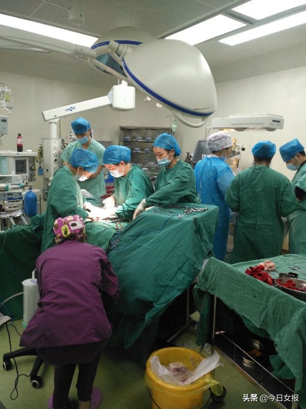 孕妈打麻将,孕妇突然腹痛难忍医生却在打麻将