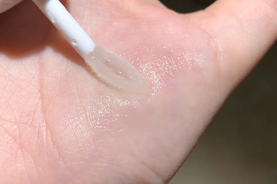 唇部小熨斗抹出q弹水嫩少女唇,抹完润唇膏嘴唇凉嗖嗖的