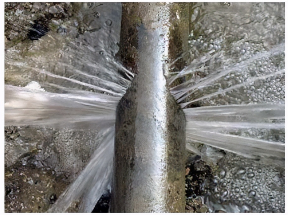 暖气管道破裂谁负责,室外暖气管道破裂谁来维修