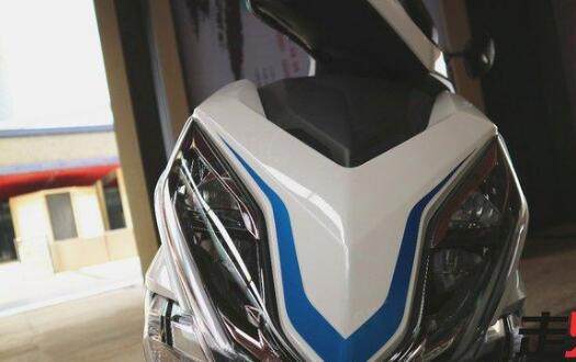 新大洲本田颜值高,新款新大洲本田裂行125踏板摩托车