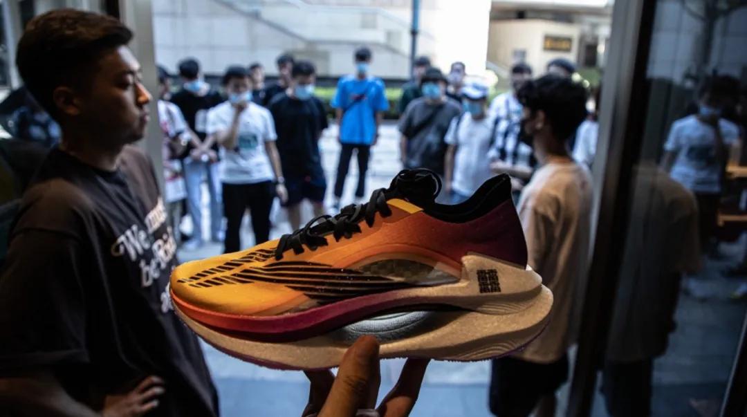 科技颜值跑鞋100到200元,䨻科技李宁跑鞋推荐