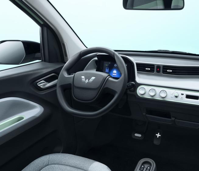 五菱宏光miniev值得入手吗,五菱宏光minievgameboy版价格