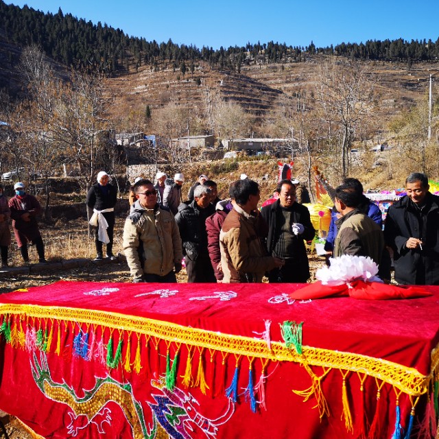 农村不火葬实行土葬是真的吗,山区可以土葬吗