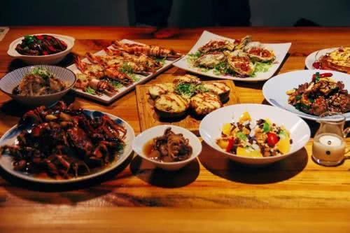 晚上是饿着睡好还是吃宵夜好,半夜饿了少吃点宵夜可以吗