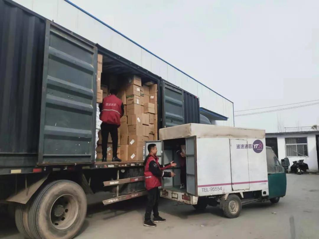 快递员助力乡村振兴,快递进村助力乡村治理