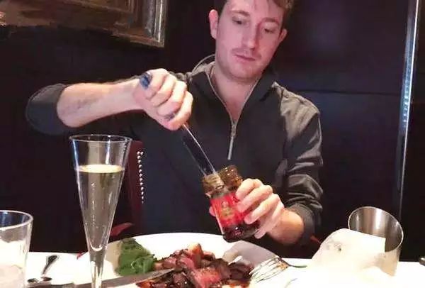 哈哈哈！没想到中国人看不上眼的土味“神货”，老外竟然都抢疯了