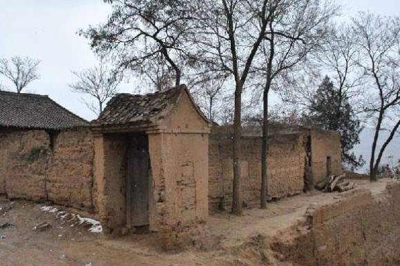 孩子一生下来就死了，托梦给妈妈说想喝蛇汤，妈妈想杀蛇时愣住了