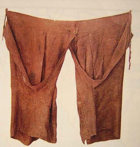 南宋黄昇墓中的开裆裤和合裆裤：裤腿肥大、形状奇怪，应该怎么穿