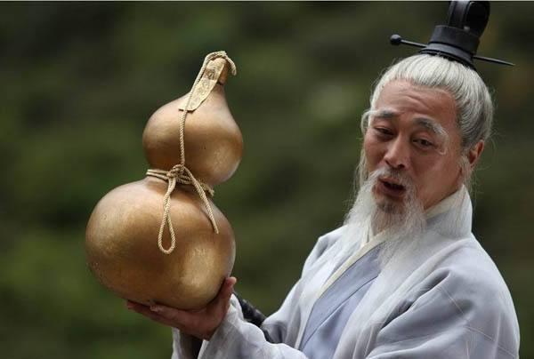 李元霸的师傅是紫阳真人，但历史上有两个紫阳真人，都是道教名人