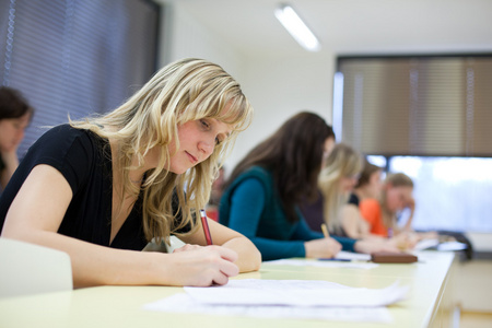 学生宿舍乳胶床垫与椰棕床垫,学生选棕榈床垫还是乳胶床垫