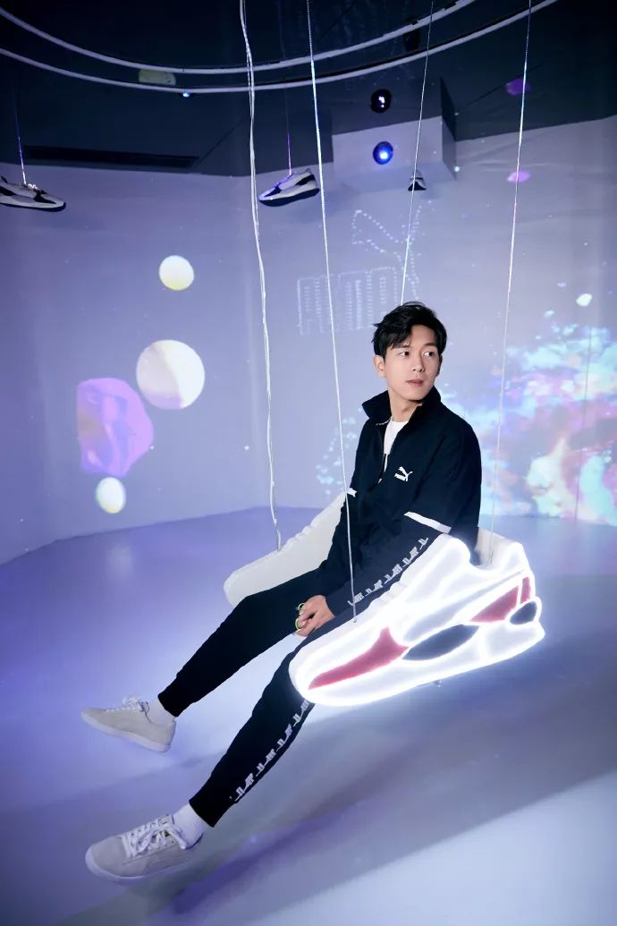 李现穿蓝色西服,李现穿绿色西装