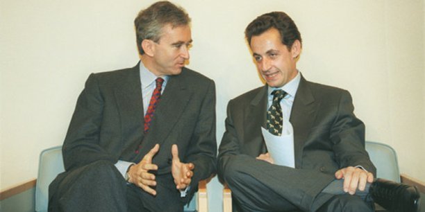 实体店卖衣服赚钱么,开网店卖衣服赚钱吗