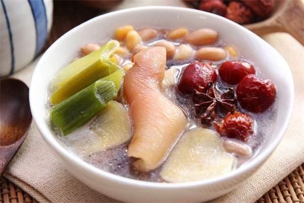 产妇多久可以喝猪蹄汤催奶,哺乳期妈妈吃什么追奶