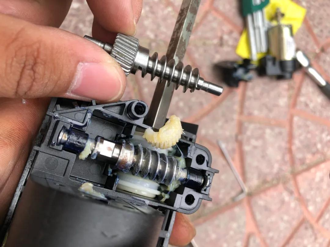 我，月薪2300，买了一辆巴伐利亚味的行政级轿车