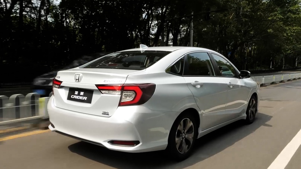 10多万出头就买这4款轿车,顶配不到10万元4款轿车性价比超高