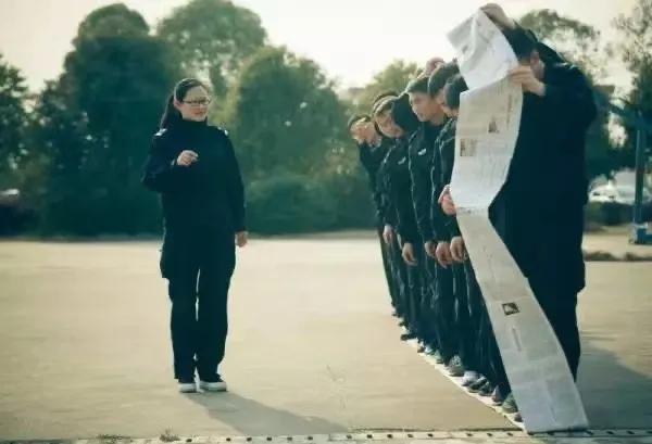 致敬坚守在一线的教师们,致敬警营里的老师们