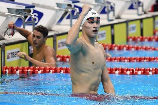 孙杨鞋开箱,孙杨跑鞋图片大全