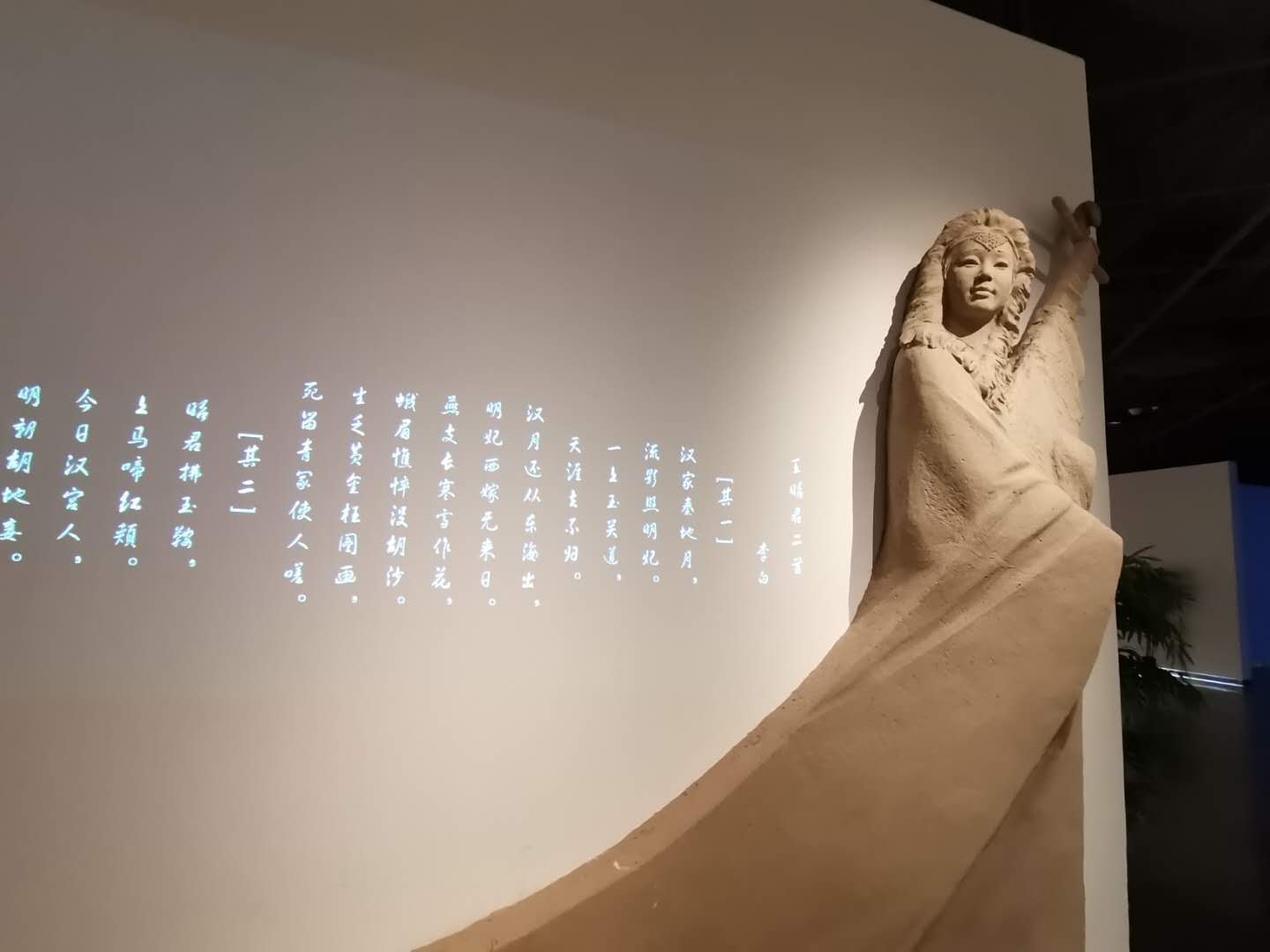 呼和浩特昭君博物院:中外驰名西汉古墓――昭君墓