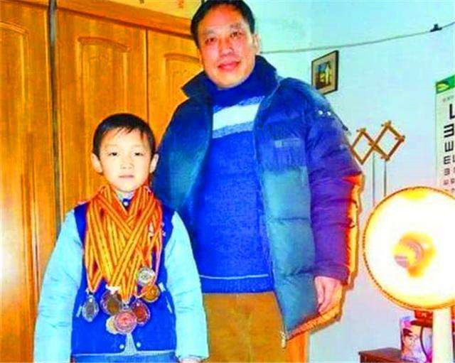 8岁男孩特异功能被特招入伍,河南八岁神童现在还在部队吗