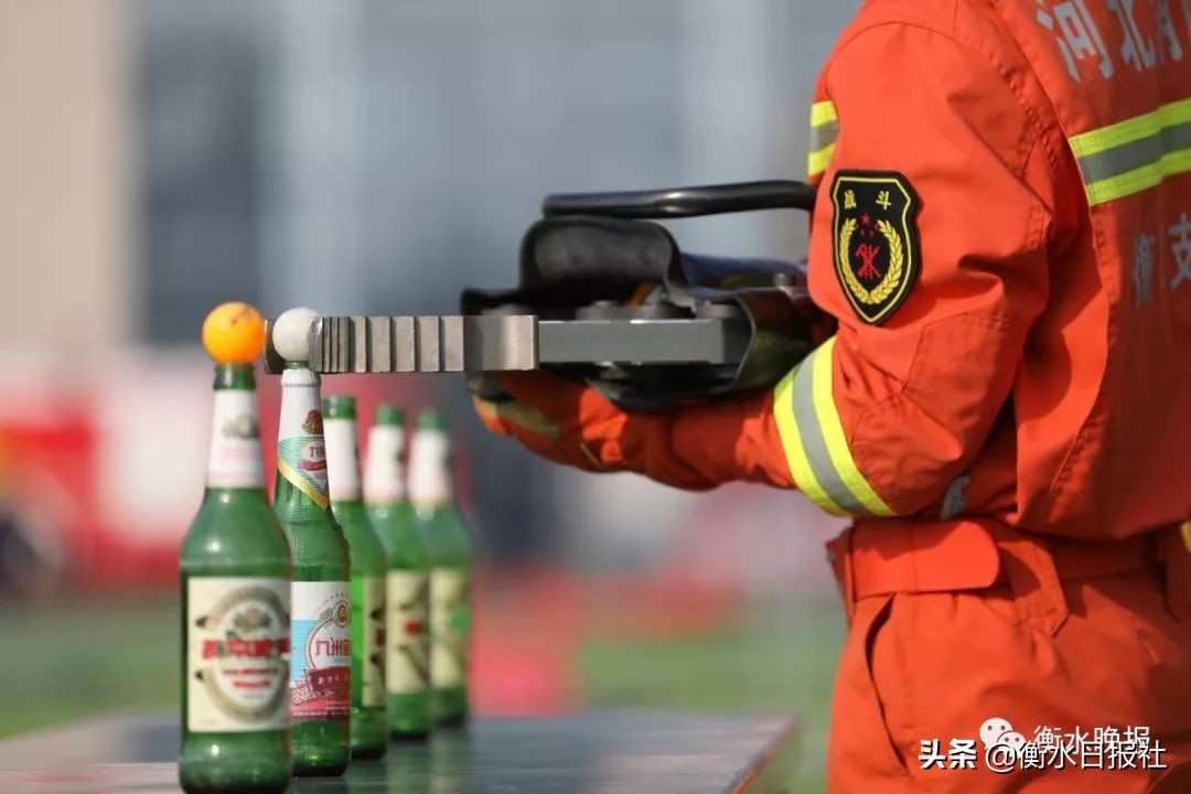 超清大图|衡水“火焰蓝”尖刀汇报表演帅爆啦