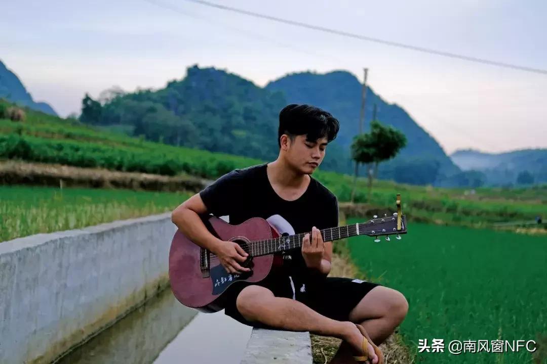 村里的打工仔照片,村里年轻人返乡成网红