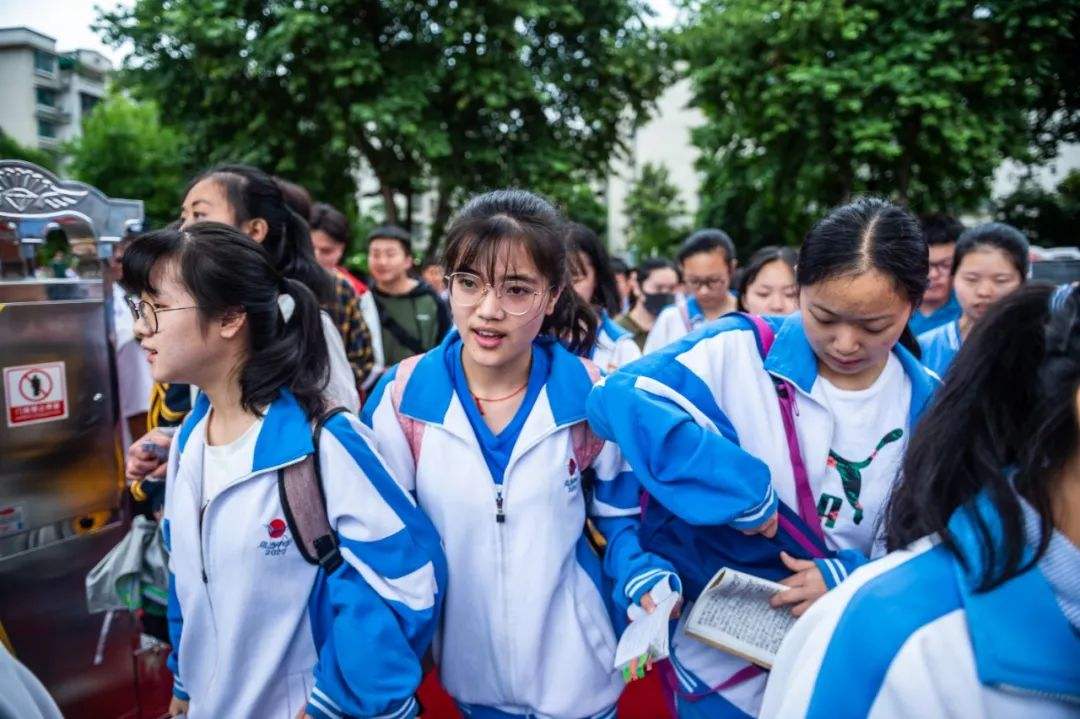 河北本科批次高考录取分数线出来了:文科465分,理科415分