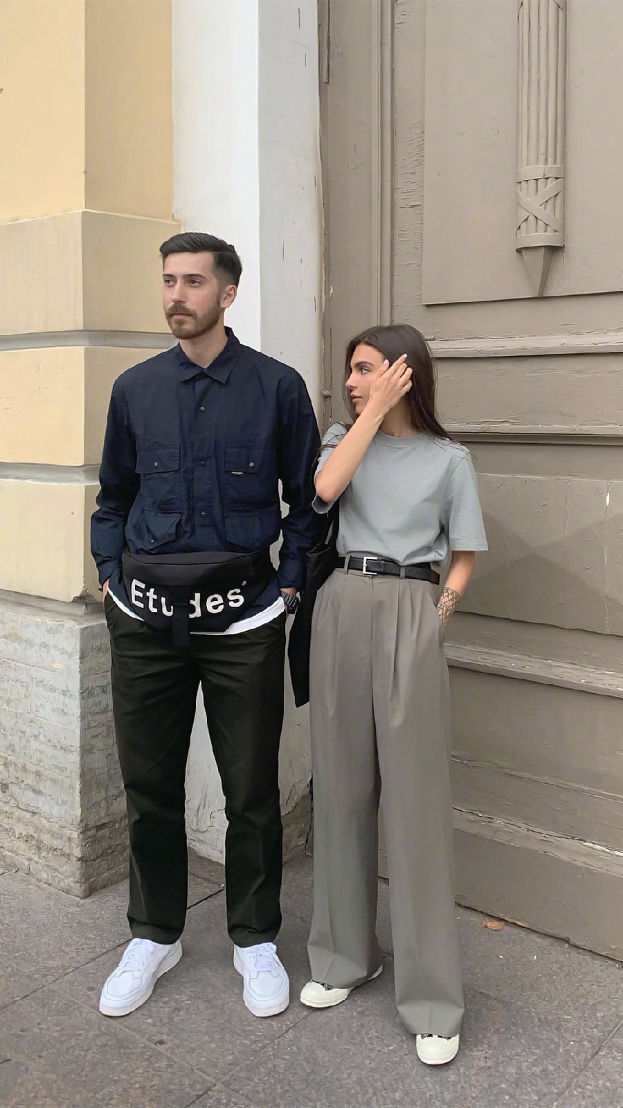 街拍情侣穿搭秀恩爱,情侣街拍秀恩爱穿搭