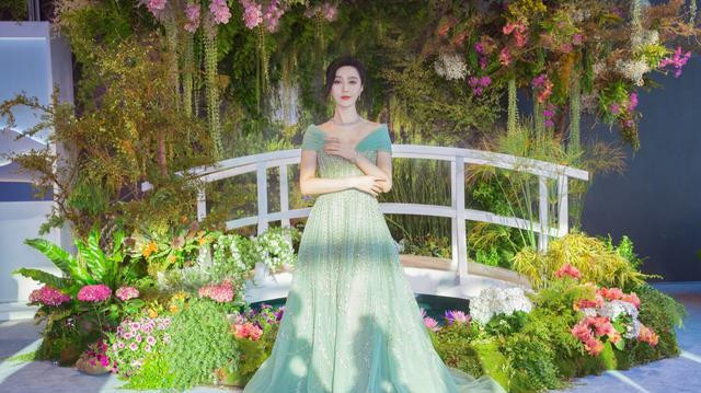 范冰冰尽显身材,范冰冰展示身材的视频