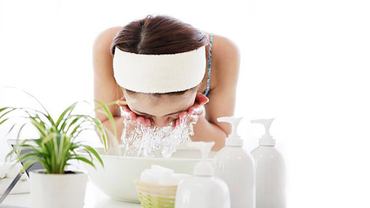 怎么样不长痘痘跟粉刺,如何不会长痘痘