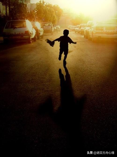 小男孩独自办孤儿证后续报道,小男孩独自一人去民政局办孤儿证