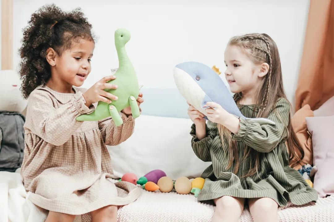 童年噩梦，小伙伴说“不给我，就不跟你玩了”，如何破解？