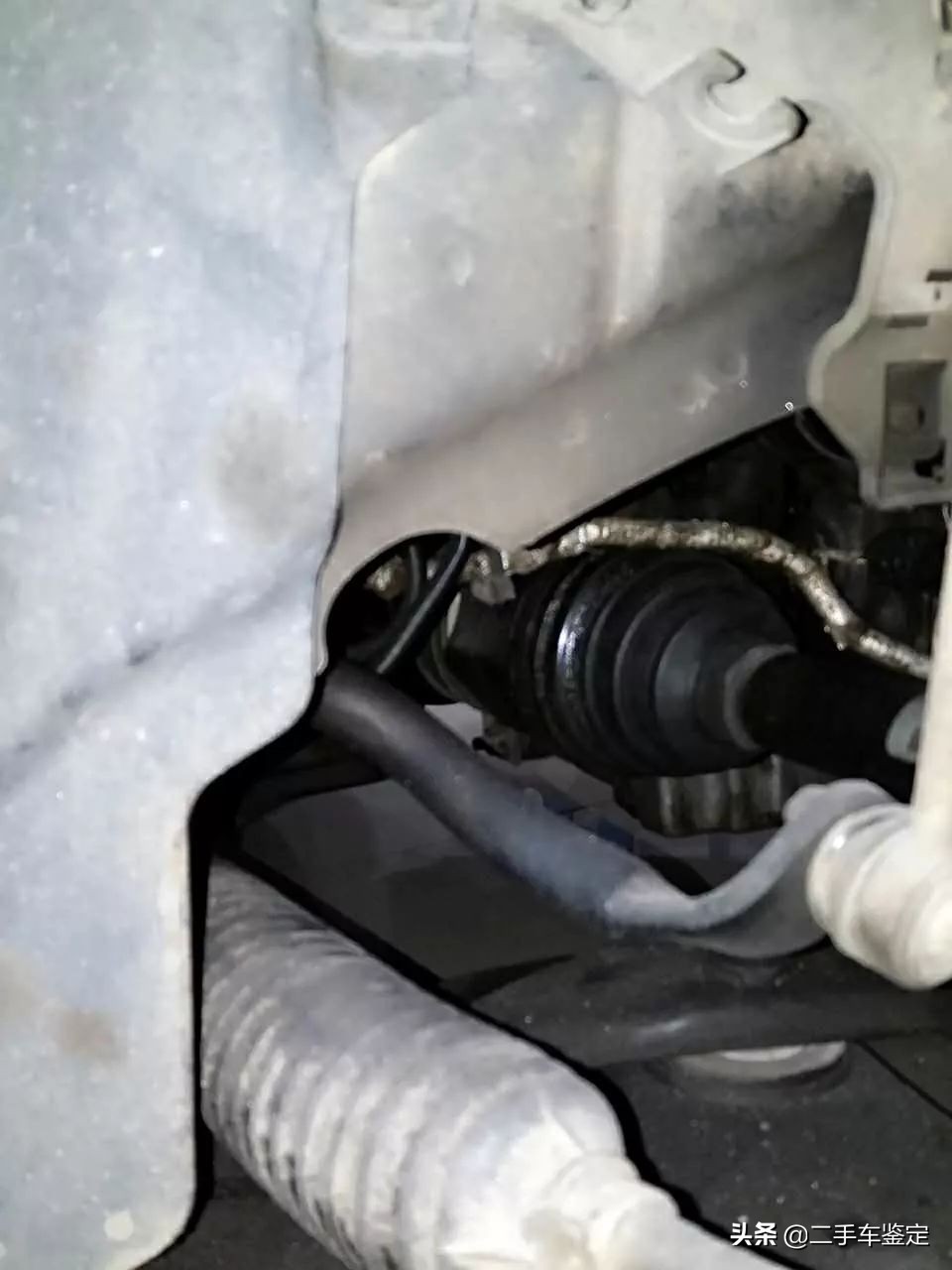 你觉得这款车的门柱焊点正常吗？难道门柱焊点不应该是排排站吗？