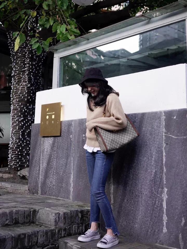 秋冬都适用的包包推荐,包包秋冬适合咖啡色还是卡其色